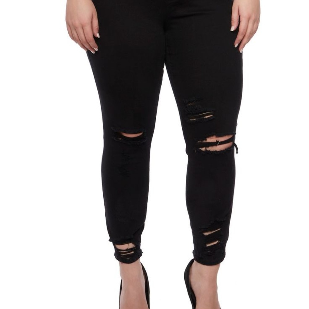 Black Plus Size Cello Distressed Skinny Jeans NWT